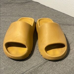 Pre owned Yeezy slides ochre